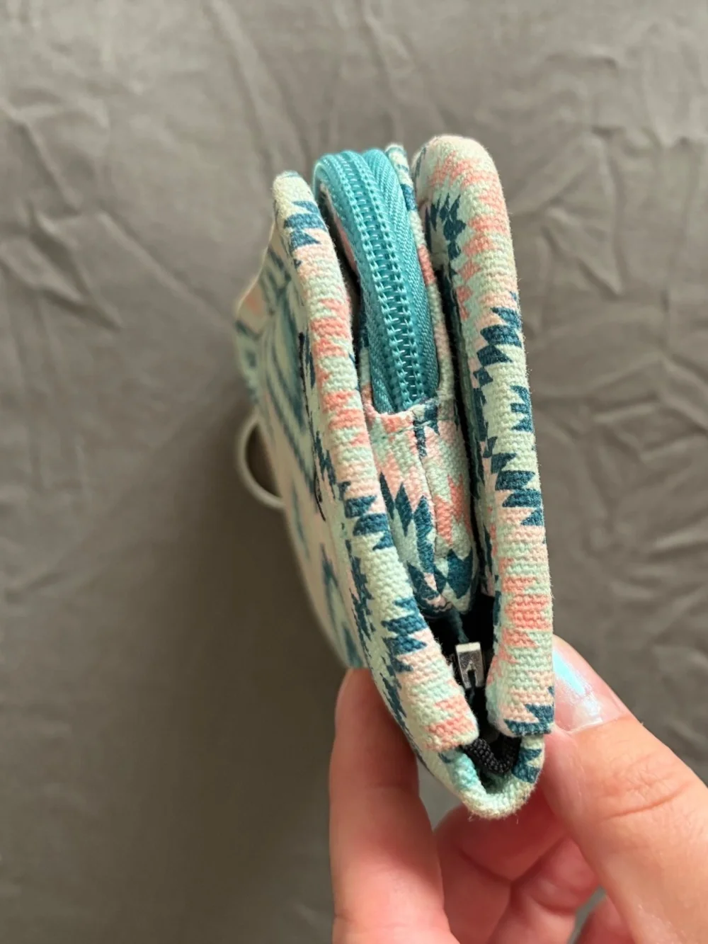 NWOT KAVU Zippy Wallet in Sunset Diamond Pattern! Teal, Pink, Travel, Utility
